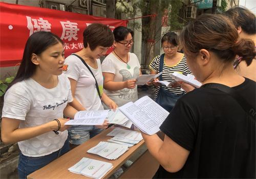 流动人口计划生育基本公共服务_人口与计划生育手抄报(2)